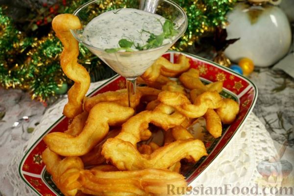 Чуррос с йогуртово-чесночным соусом