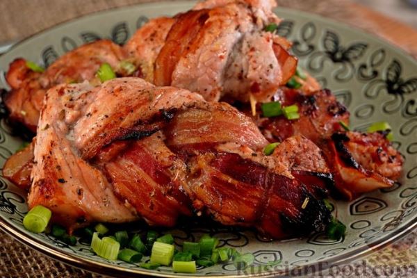 Мясные «косички» с беконом (в духовке)