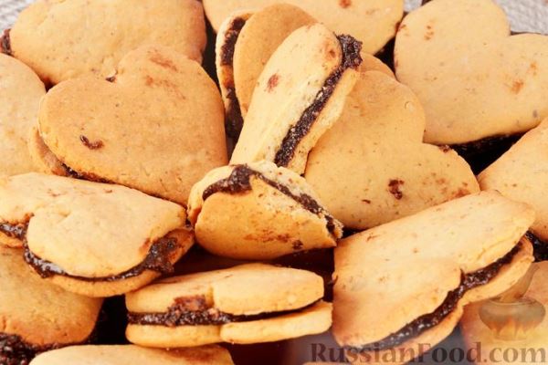 Миндальное песочное печенье «Сердечки», с шоколадно-ореховой пастой