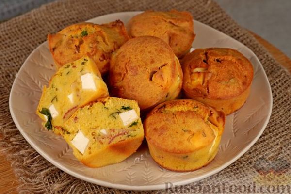 Кукурузные маффины с беконом и фетой