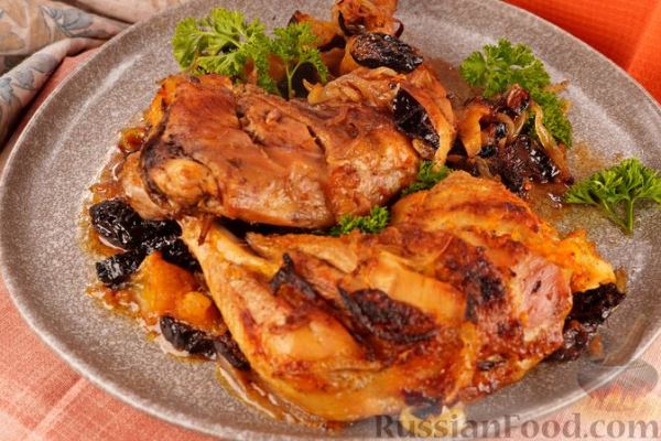 Куриные окорочка, запечённые с апельсином и черносливом