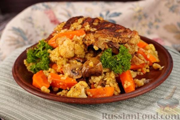 Куриные окорочка, запечённые с рисом и грибами в рукаве