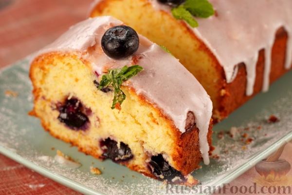 Лимонный кекс с голубикой и глазурью