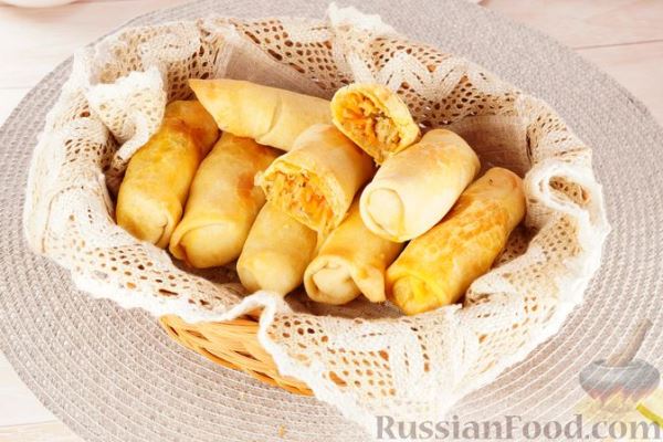 Постные пирожки-сигары из вытяжного теста, с квашеной капустой