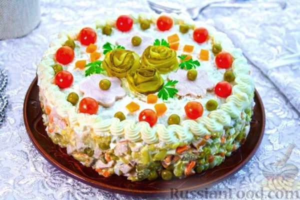 Салат-торт «Оливье»