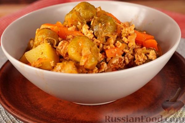 Картофельное рагу с фаршем и брюссельской капустой