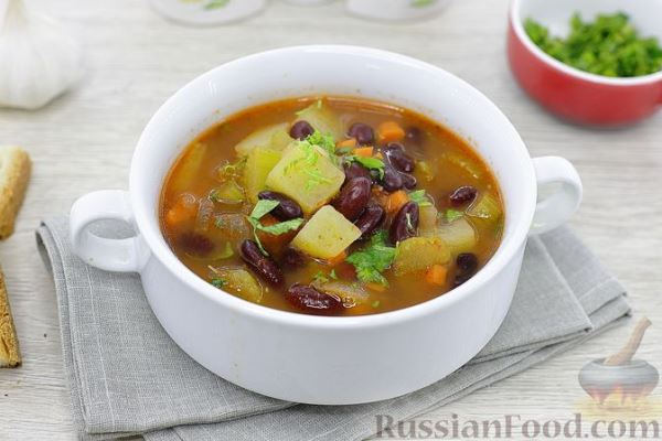 Фасолевый суп с овощами