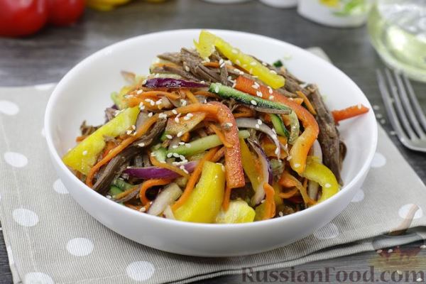 Салат с отварной говядиной и овощами