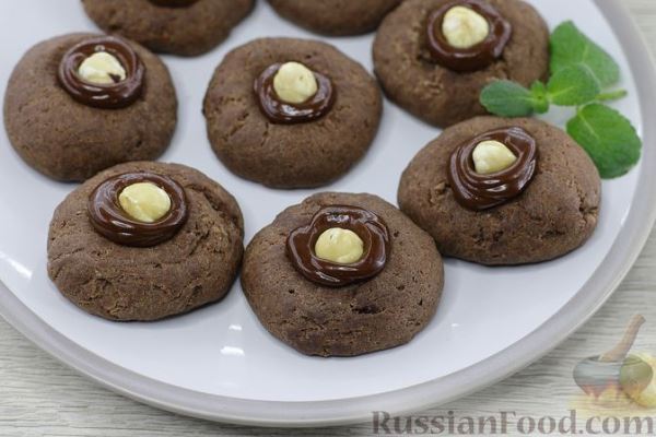 Шоколадно-ореховое печенье с начинкой