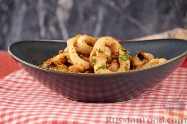 Кальмары с грибами в соевом соусе