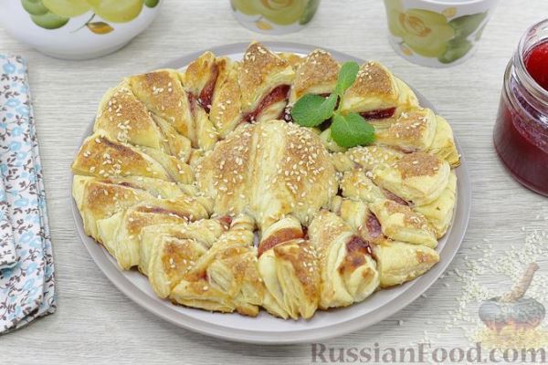 Пирог с вареньем, из слоёного теста