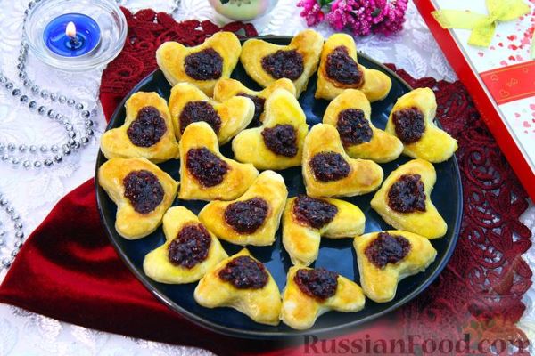 Слоёное печенье «Сердечки» с джемом