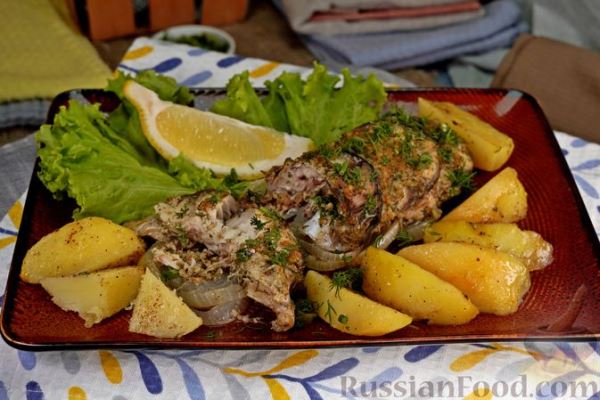 Скумбрия в горчично-сметанном маринаде, запечённая с картофелем